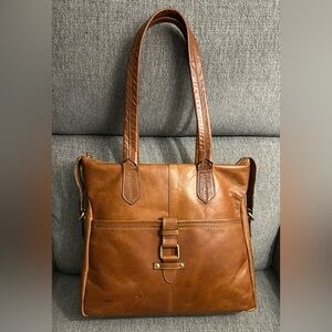 Bolo Brown Leather Tote Bag with zipper closure